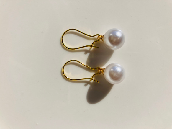 White pearl bead earrings 5枚目の画像