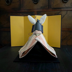 大きなサイズ　上品な金襴生地のお着物のうさぎの五月人形　(五月人形　兜　端午の節句　子供の日) 3枚目の画像