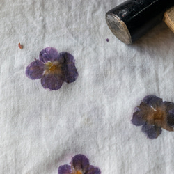 【草木染め】自然を纏うフリルブラウス｜梅の花柄 15枚目の画像