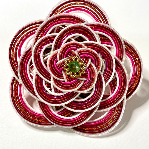 水引ブローチ ＃水引アクセサリー 梅結び四枚重ね えんじ色・真紅の