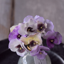 ◆粘土のお花◆　ビオラ　イエロー＆パープルミックス　ホラリング・フラットボトル　B962 4枚目の画像