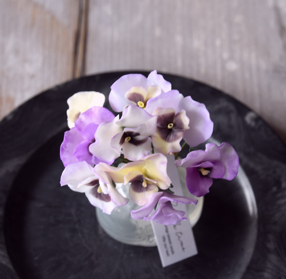 ◆粘土のお花◆　ビオラ　イエロー＆パープルミックス　ホラリング・フラットボトル　B962 5枚目の画像