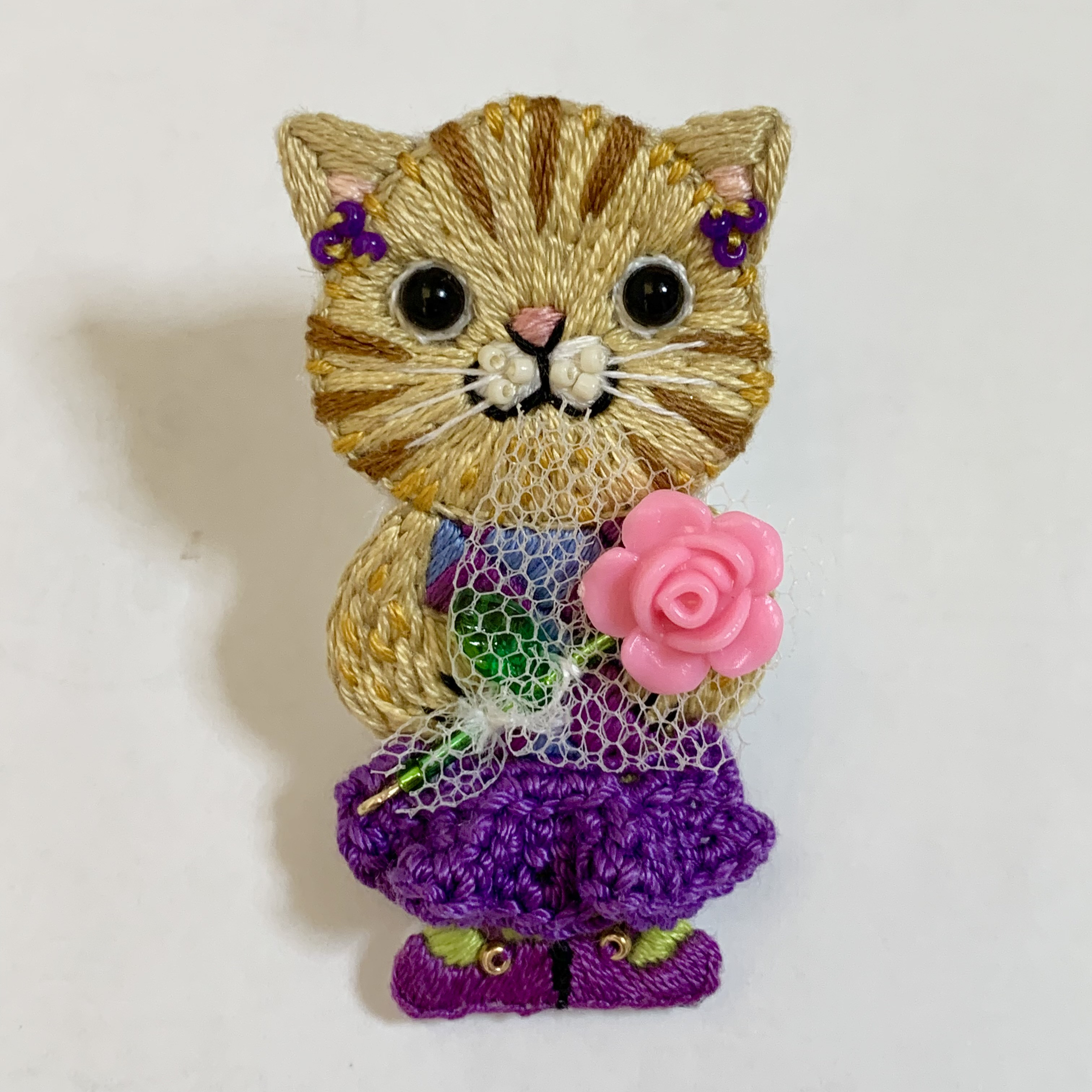 THANKS MOM！茶トラ猫ちゃん の手刺繍ブローチ