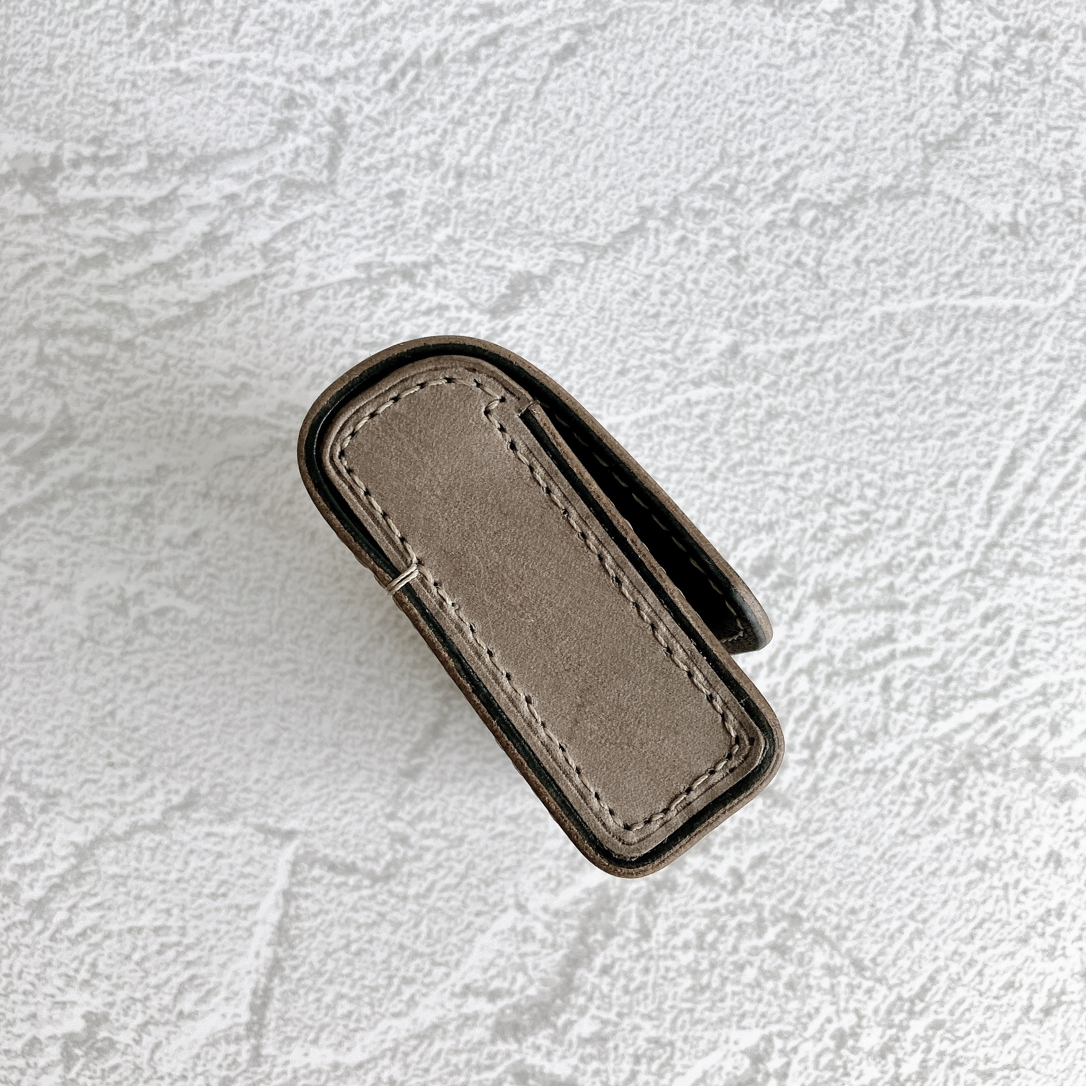 タバコケース　たばこケース　煙草ケース　革　レザー（スモーキーグレー・グレージュ・グレー・灰色）