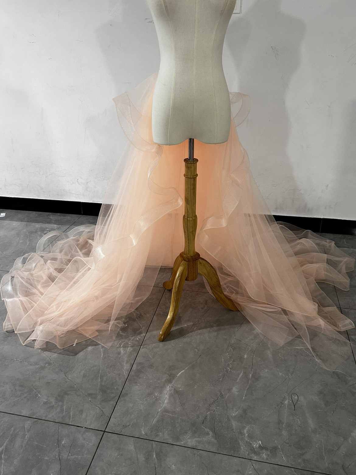 送料無料！美品！オーバードレス　チュールトレーン　ラッフルフリル 結婚式/披露宴