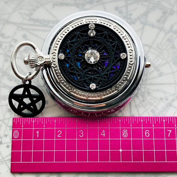 黒の魔法陣ー魔女の懐中時計型小物入れ：三分割 13枚目の画像