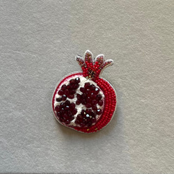 ビーズ刺繍のブローチ　-ザクロ Pomegranate - 2枚目の画像