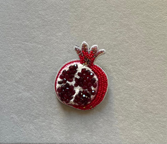 ビーズ刺繍のブローチ　-ザクロ Pomegranate - 2枚目の画像