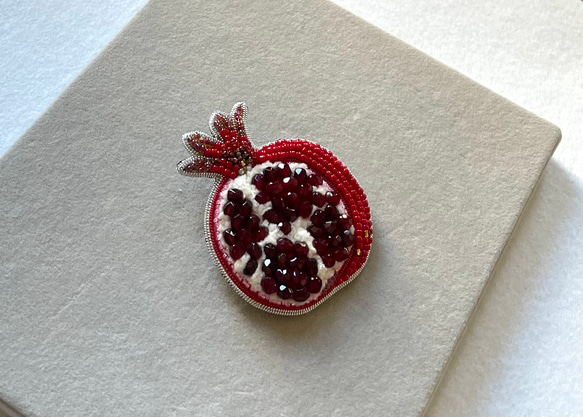 ビーズ刺繍のブローチ　-ザクロ Pomegranate - 5枚目の画像