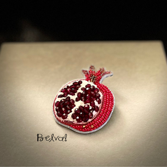 ビーズ刺繍のブローチ　-ザクロ Pomegranate - 1枚目の画像