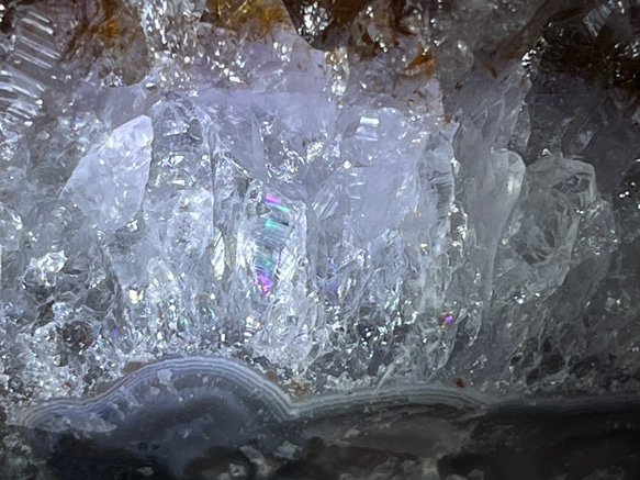 カコクセナイト内包✨　紫水晶　アメジスト　クラスター  原石　ラフストーン 6枚目の画像