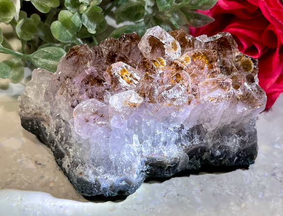 カコクセナイト内包✨　紫水晶　アメジスト　クラスター  原石　ラフストーン 1枚目の画像