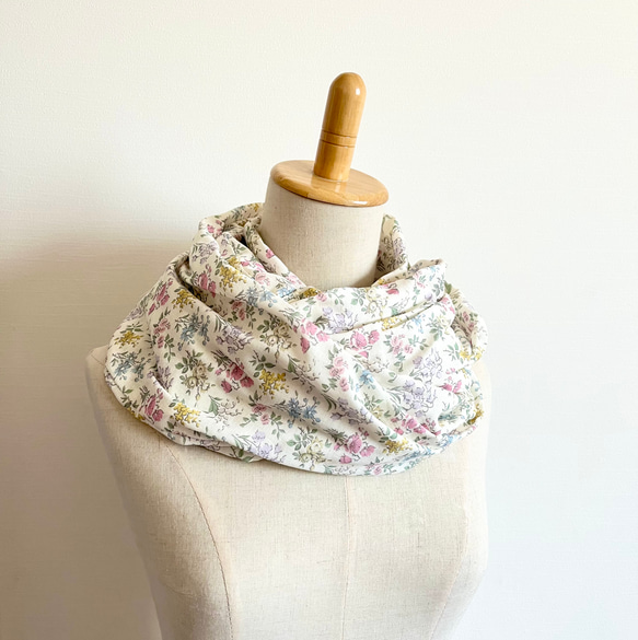 ダブルガーゼのスヌード＊お花畑＊ホワイト＊26㎝幅＊ねじりあり        Ω 人気・おすすめ｜安定人気・収納便利におすすめ 丁寧対応 配送追跡可 最短翌日到着可能