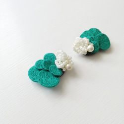 【限定1点】刺繍イヤリングMINT 2枚目の画像