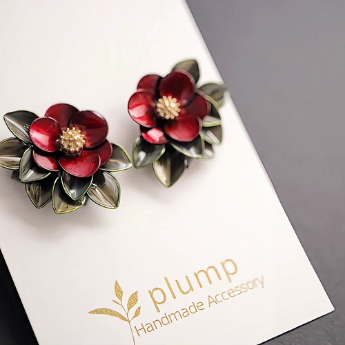 凛と咲く〜赤椿スタッド型ピアス/イヤリング イヤリング