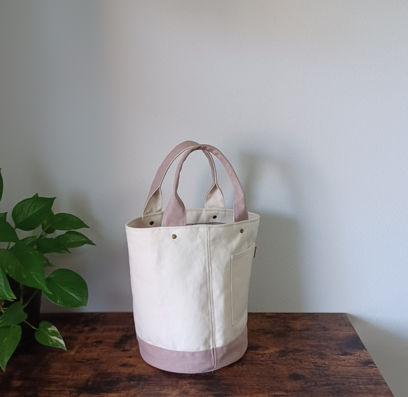 バイカラー 丸底 ポケットいっぱいトートバッグ ピンクヴィンテージ加工帆布×キナリ倉敷帆布 6枚目の画像