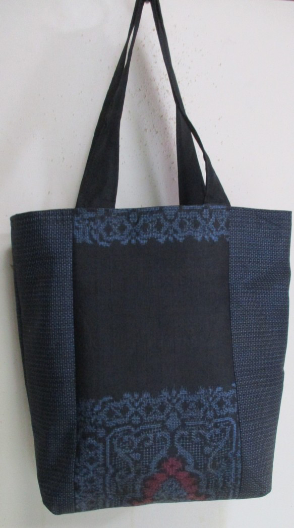 ７６８４　大島紬の着物で作った手提げ袋　＃送料無料 1枚目の画像