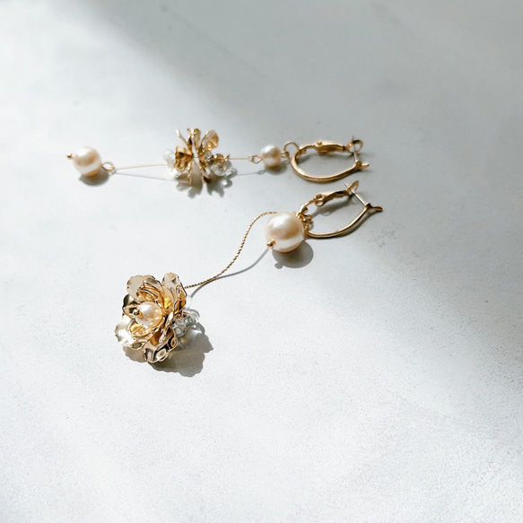 metal flowerのデザインフープピアス 【Hijiri】花イヤリング　パール　花　チタンポスト　ウェーブ 8枚目の画像