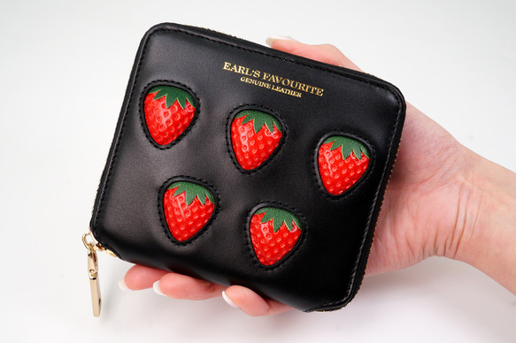 【More Strawberries Collection】ラウンドファスナー2つ折り財布（赤いちご） 3枚目の画像