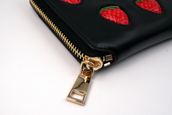 【More Strawberries Collection】ラウンドファスナー2つ折り財布（赤いちご） 8枚目の画像