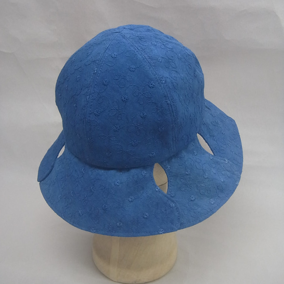 藍染の穴の開いたツバの帽子 3枚目の画像