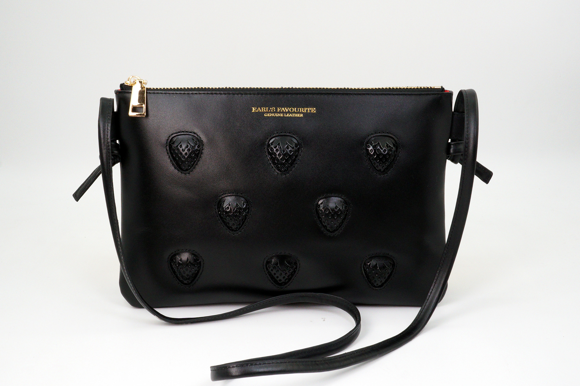 【More Strawberries Collection】サコッシュ（黒いちご／ブラック本革） 15,840円