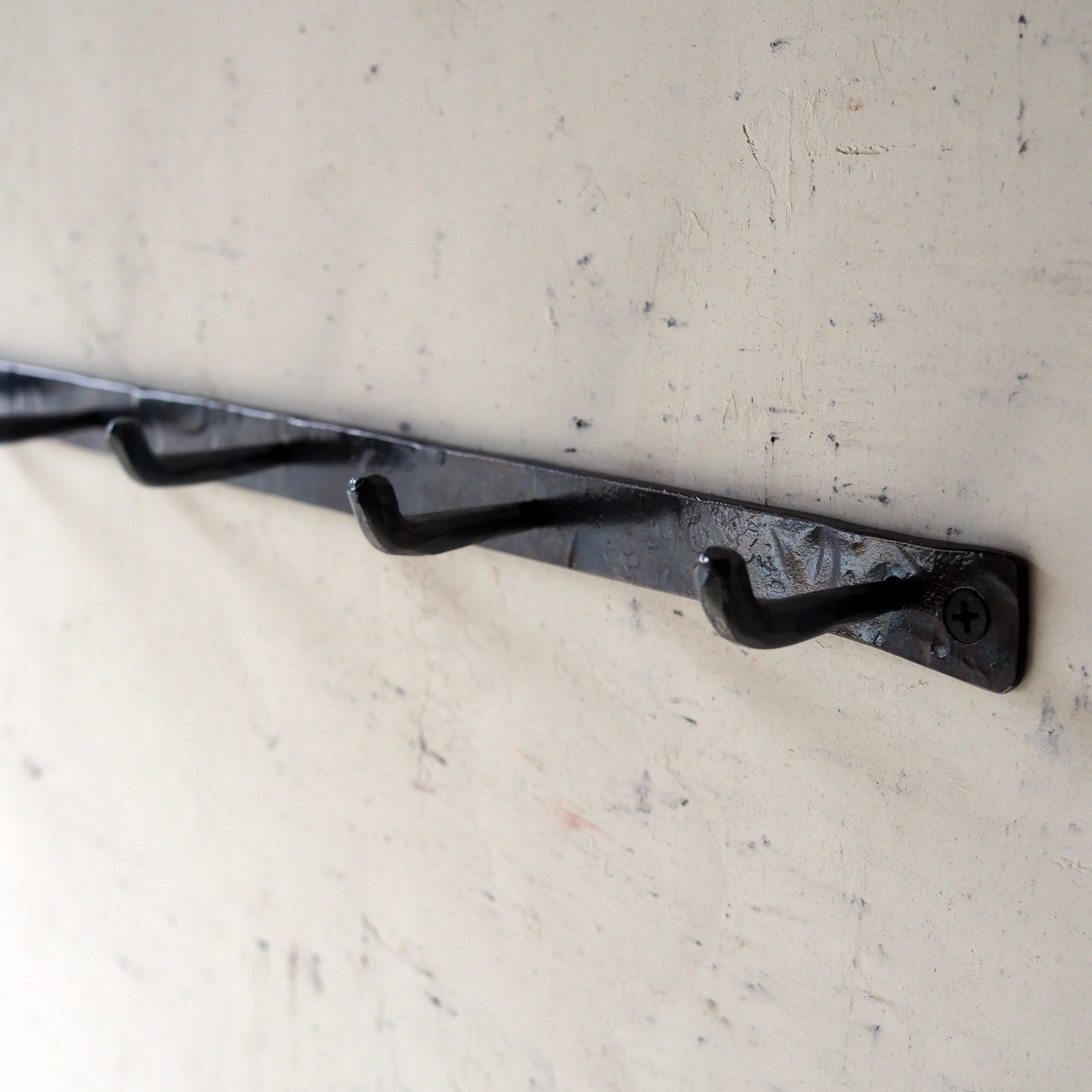 7連【 アイアン の コートハンガー 】 ロートアイアン ・ミニマルな洋服掛け |  キーハンガー ・ 壁掛け収納