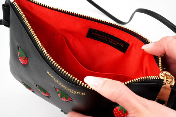 【More Strawberries Collection】サコッシュ（赤いちご） Strawberries