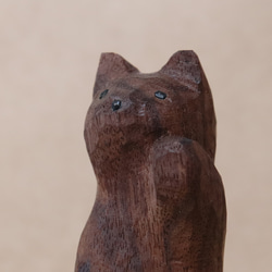 木彫り 招き猫（左手）ネコの置物 黒猫（木材：ウォルナット）（No.N0010） 10枚目の画像