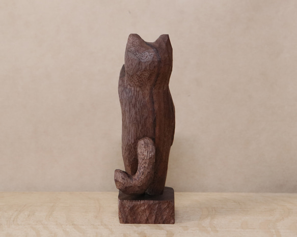 木彫り 招き猫（左手）ネコの置物 黒猫（木材：ウォルナット）（No.N0010） 6枚目の画像