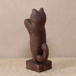 木彫り 招き猫（左手）ネコの置物 黒猫（木材：ウォルナット）（No.N0010） 5枚目の画像