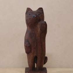 木彫り 招き猫（左手）ネコの置物 黒猫（木材：ウォルナット）（No.N0010） 1枚目の画像