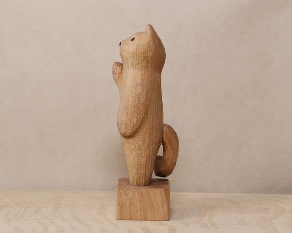 木彫り 招き猫（右手）ネコの置物（木材：山桜）（No.N0011） 4枚目の画像