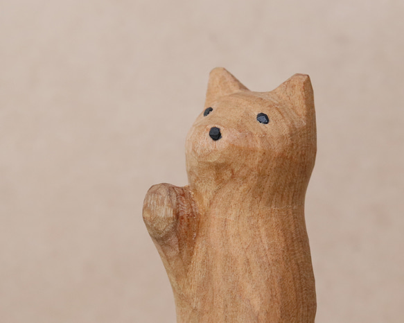 木彫り 招き猫（右手）ネコの置物（木材：山桜）（No.N0011） 10枚目の画像