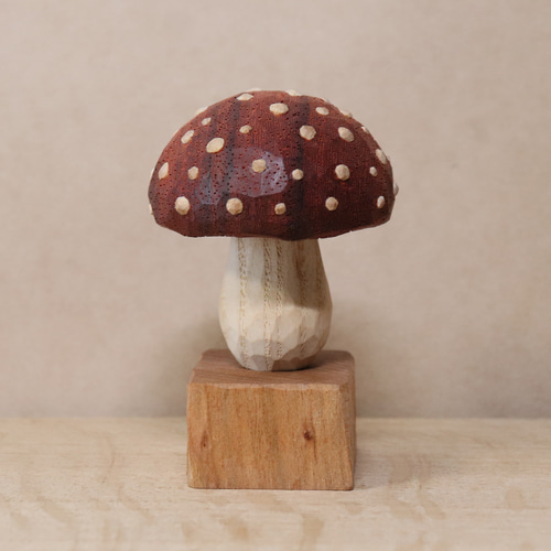 木彫り ベニテングタケ（毒キノコ）きのこ 置物 オブジェ（木材