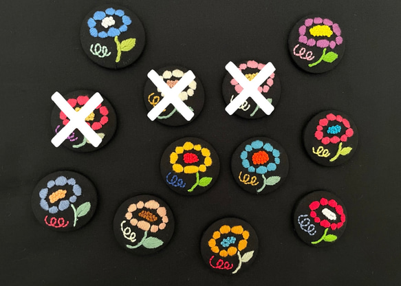 くるみボタンの刺繍ヘアゴム✳︎カラフルなお花 3枚目の画像