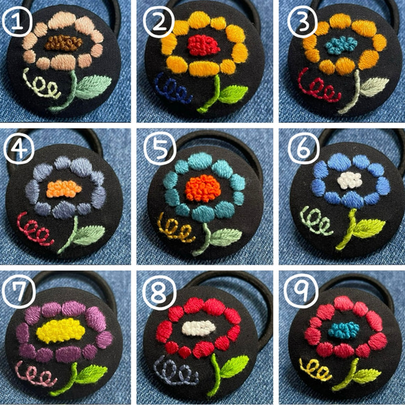 くるみボタンの刺繍ヘアゴム✳︎カラフルなお花 2枚目の画像