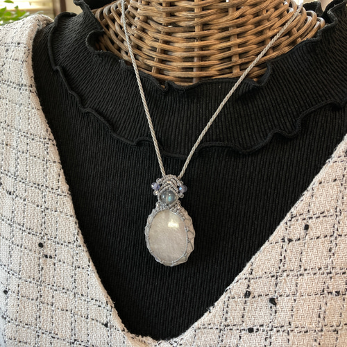ベロモライトムーンストーン 天然石マクラメ編みネックレス・天然石