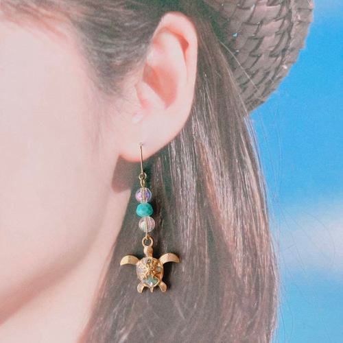 No.1531】ターコイズブルー 天然石 海亀 ホヌ ピアス(マットゴールド 