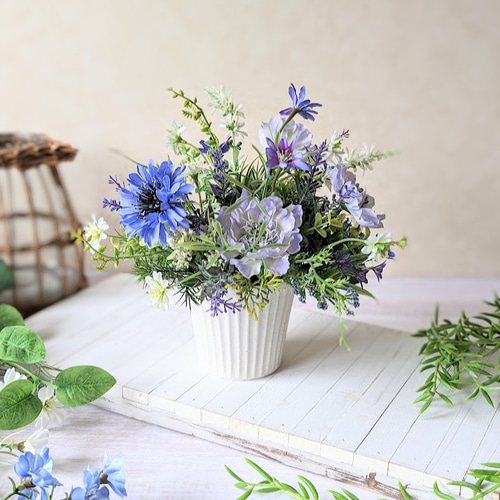 矢車草とスカビオサのフラワーアレンジメント アートフラワー estilo