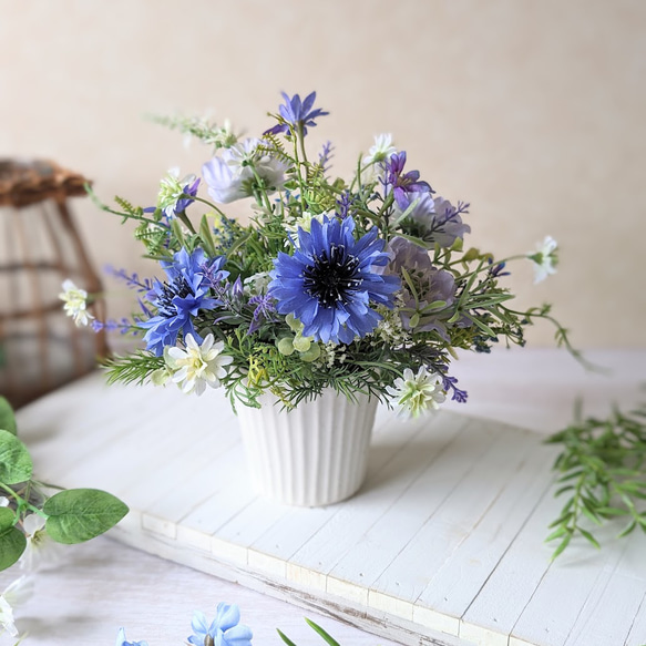 矢車草とスカビオサのフラワーアレンジメント アートフラワー estilo