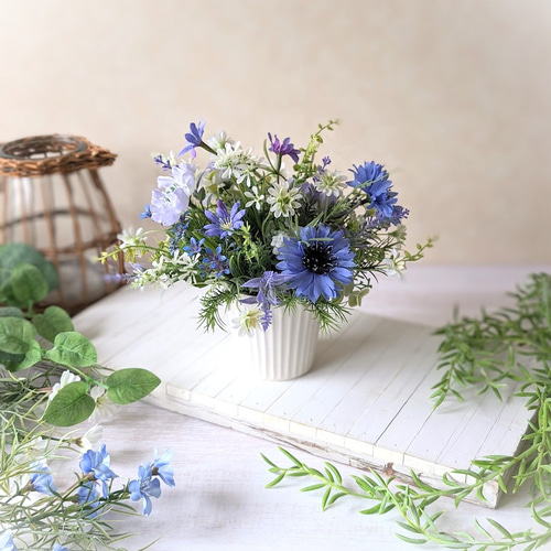 矢車草とスカビオサのフラワーアレンジメント アートフラワー estilo