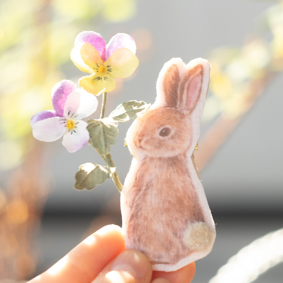 春の布花と モフモフしっぽな野うさぎのブローチ　全4種類 3枚目の画像