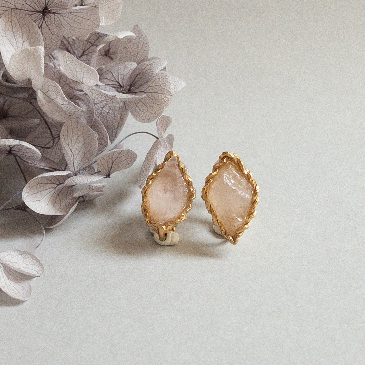 モルガナイト　原石イヤリング　K18GP真鍮