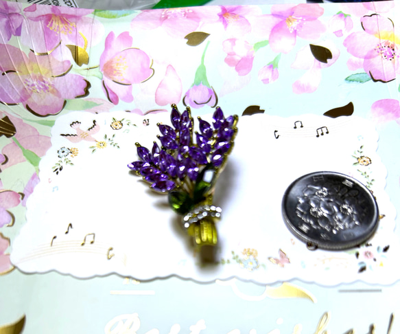 493 可愛いく，小さいラベンダー花束ブローチ　Ａ(1点物) 10枚目の画像