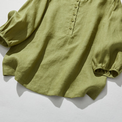 休閒成人可愛感的亞麻襯衫，褶邊領口，100%亞麻，深黃綠色，略帶灰色 240323-4 第4張的照片
