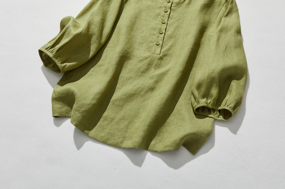 休閒成人可愛感的亞麻襯衫，褶邊領口，100%亞麻，深黃綠色，略帶灰色 240323-4 第4張的照片