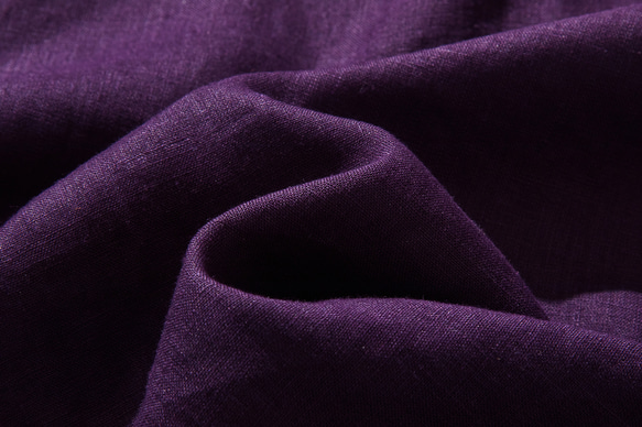 さり気ない大人の可愛さを感じられるリネンブラウス  フリルネック　リネン100％　深い紫色　240323-6 11枚目の画像