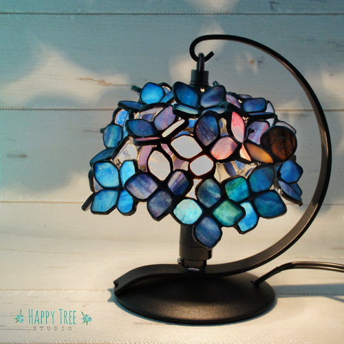 ステンドグラスランプ（値引き交渉は表示価格より最大30%OFFまで可) 送料無料】《再販》ステンドグラス 点けても消しても楽しめる紫陽花の