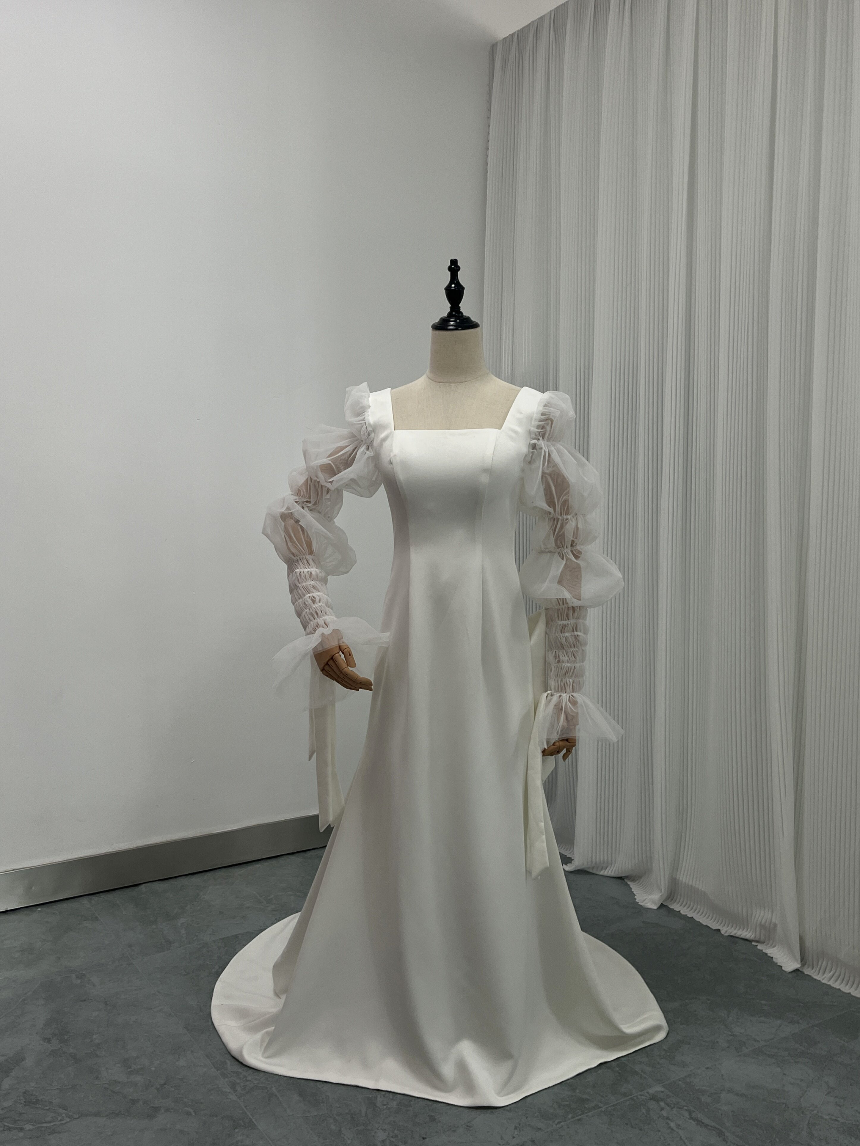 ドレス ミニ スクエアネック グレー パーティー 結婚式 an /アン】スクエアネック/ フリルショルダー/ パールボタン